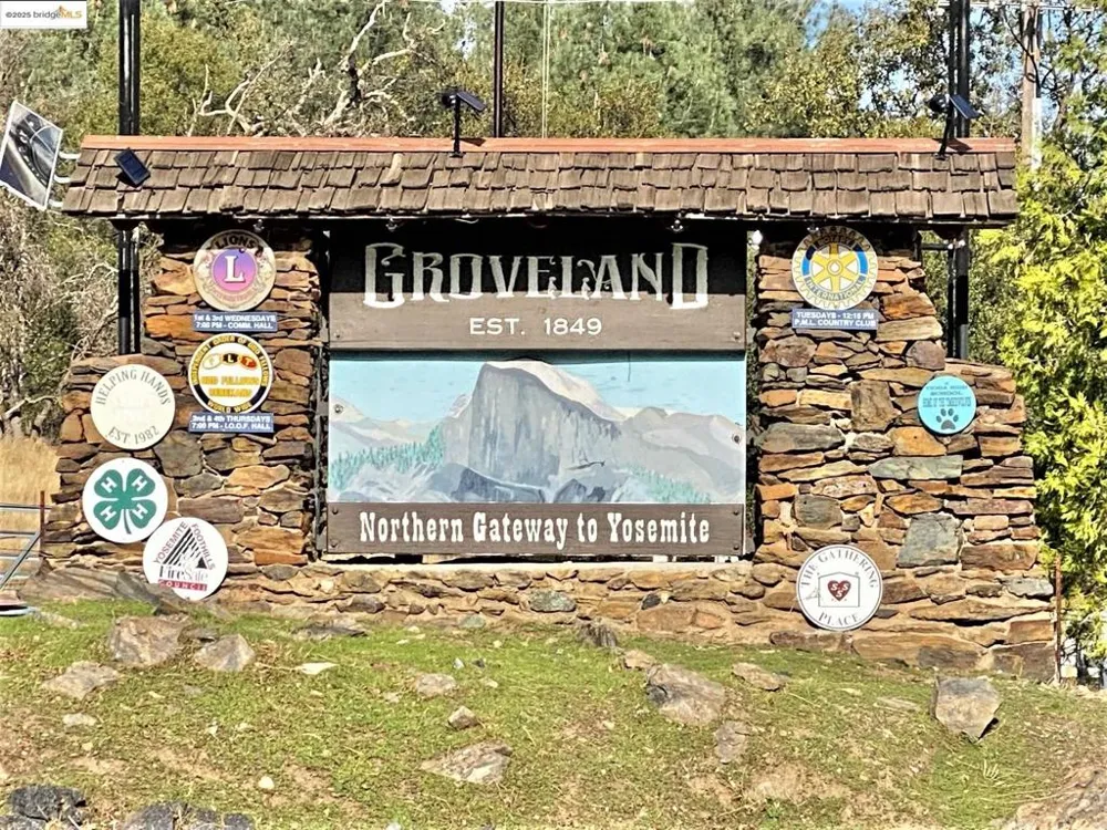 19621 Cottonwood St Groveland, CA 95321
