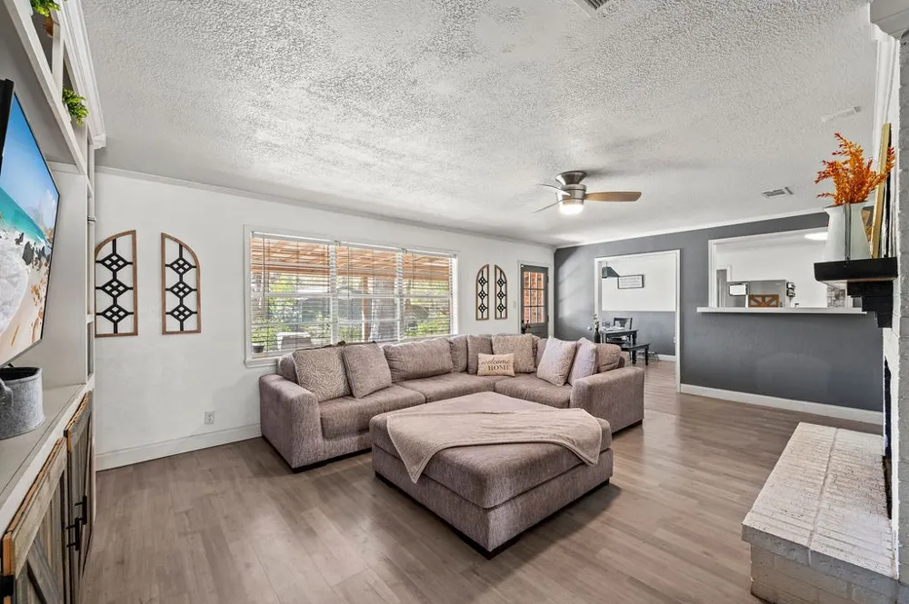 725 W BLAIR ST Mineola, TX 75773