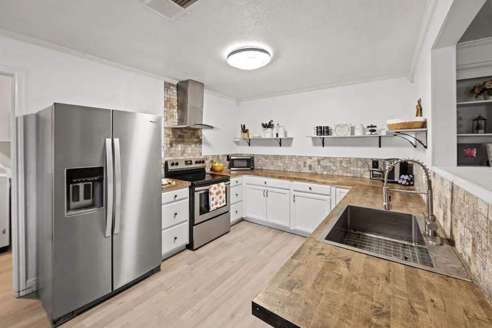725 W BLAIR ST Mineola, TX 75773