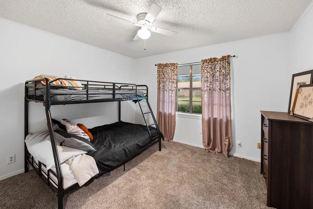 725 W BLAIR ST Mineola, TX 75773