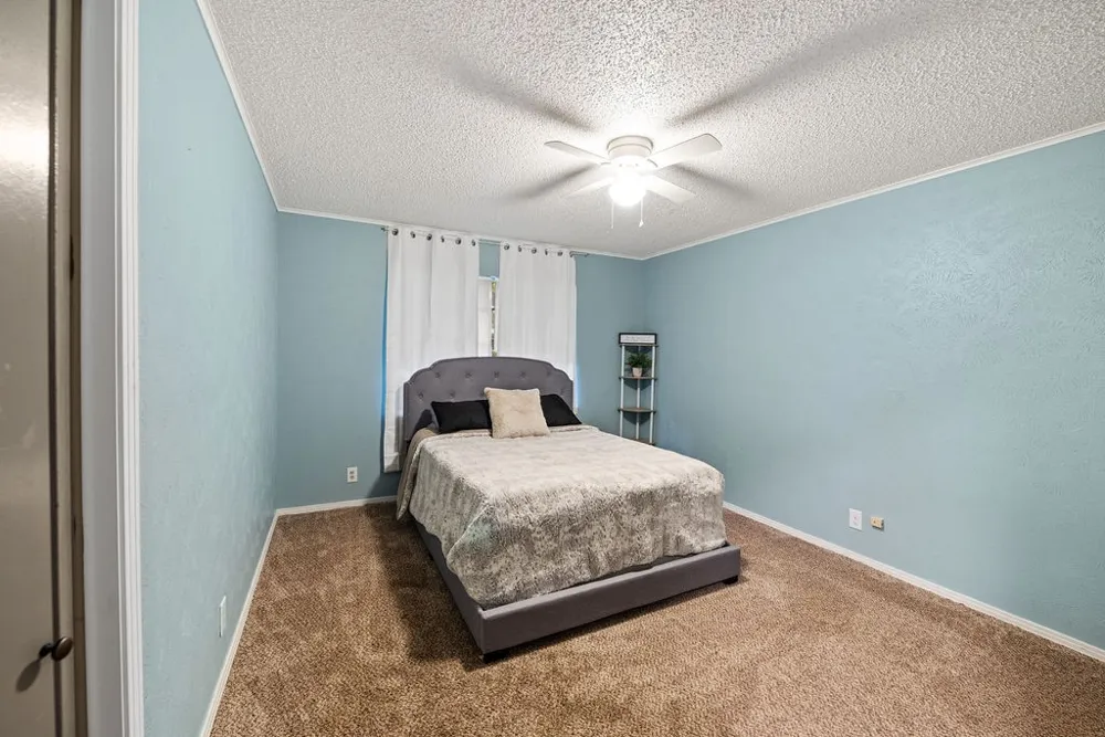 725 W BLAIR ST Mineola, TX 75773