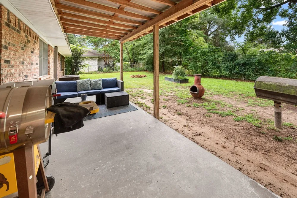 725 W BLAIR ST Mineola, TX 75773