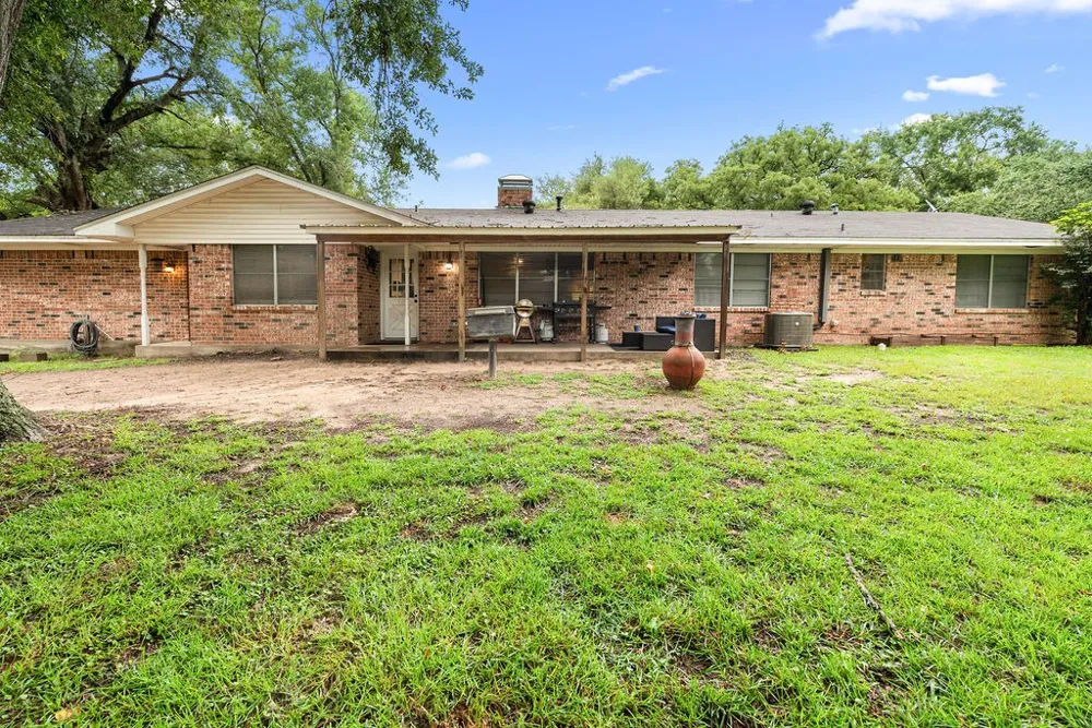 725 W BLAIR ST Mineola, TX 75773