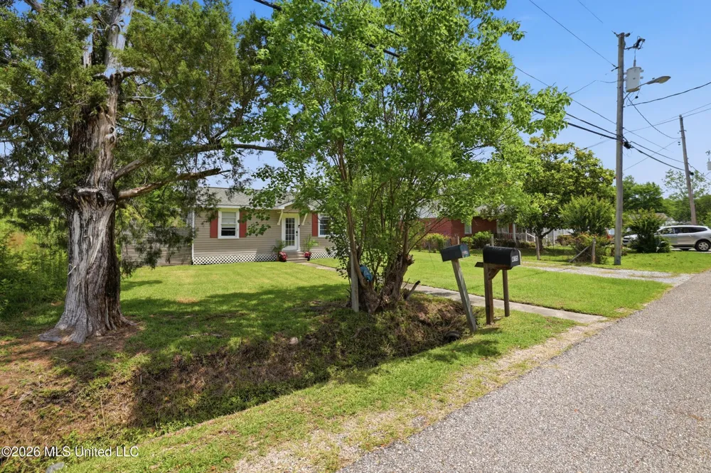 415 Wainwright Street Waveland, MS 39576