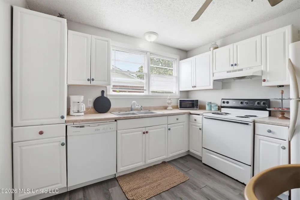 415 Wainwright Street Waveland, MS 39576