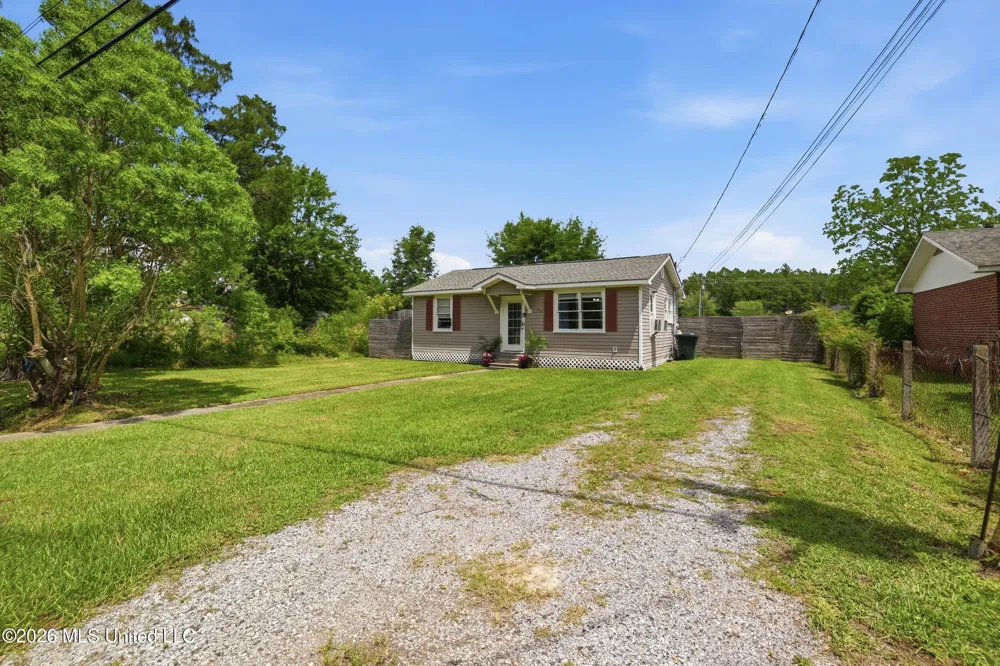 415 Wainwright Street Waveland, MS 39576