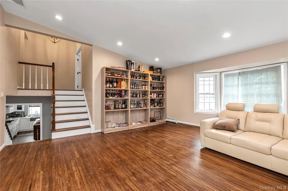 816 Cliffside Avenue North Woodmere, NY 11581