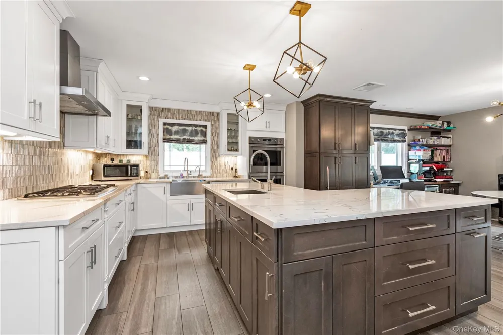 816 Cliffside Avenue North Woodmere, NY 11581