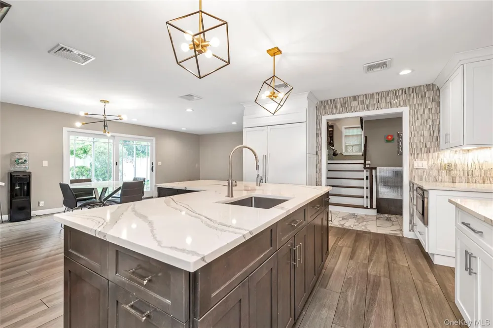 816 Cliffside Avenue North Woodmere, NY 11581