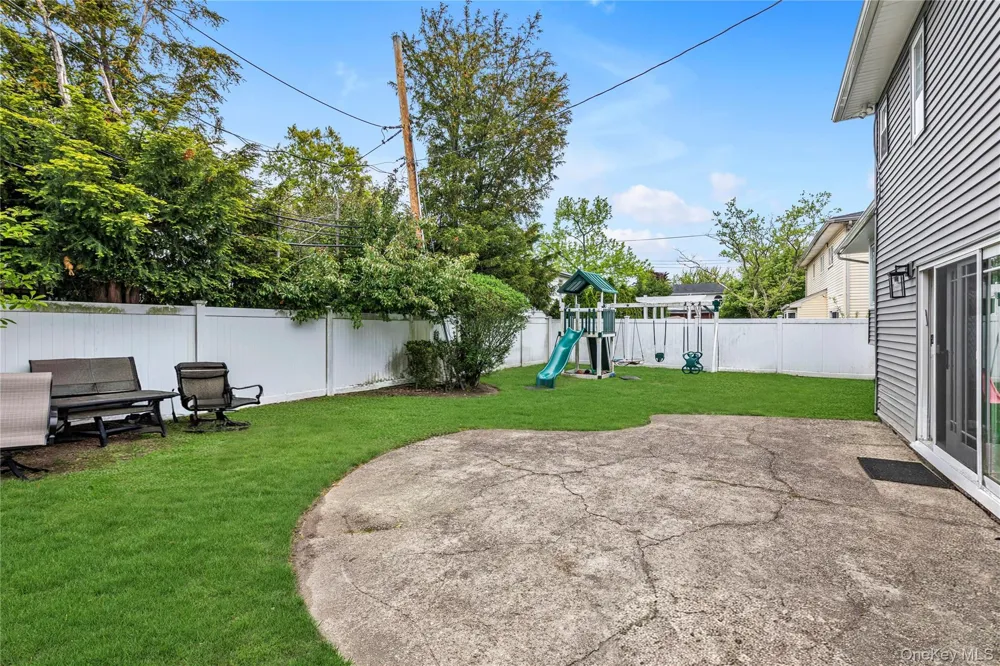 816 Cliffside Avenue North Woodmere, NY 11581