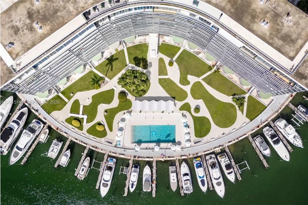900 Bay Dr DS14 Miami Beach, FL 33141