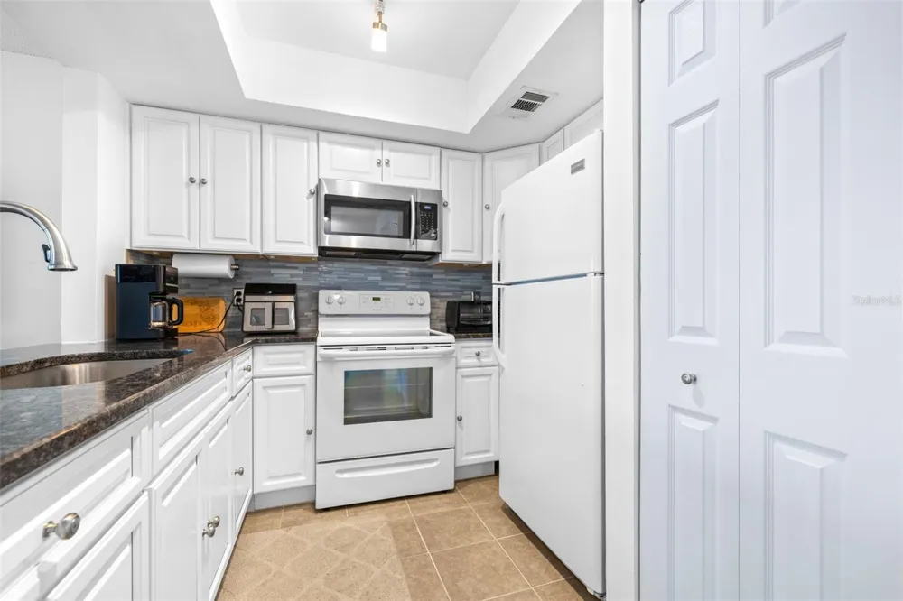 1250 S PINELLAS AVENUE #711 Tarpon Springs, FL 34689