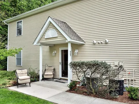 25 Village Cove