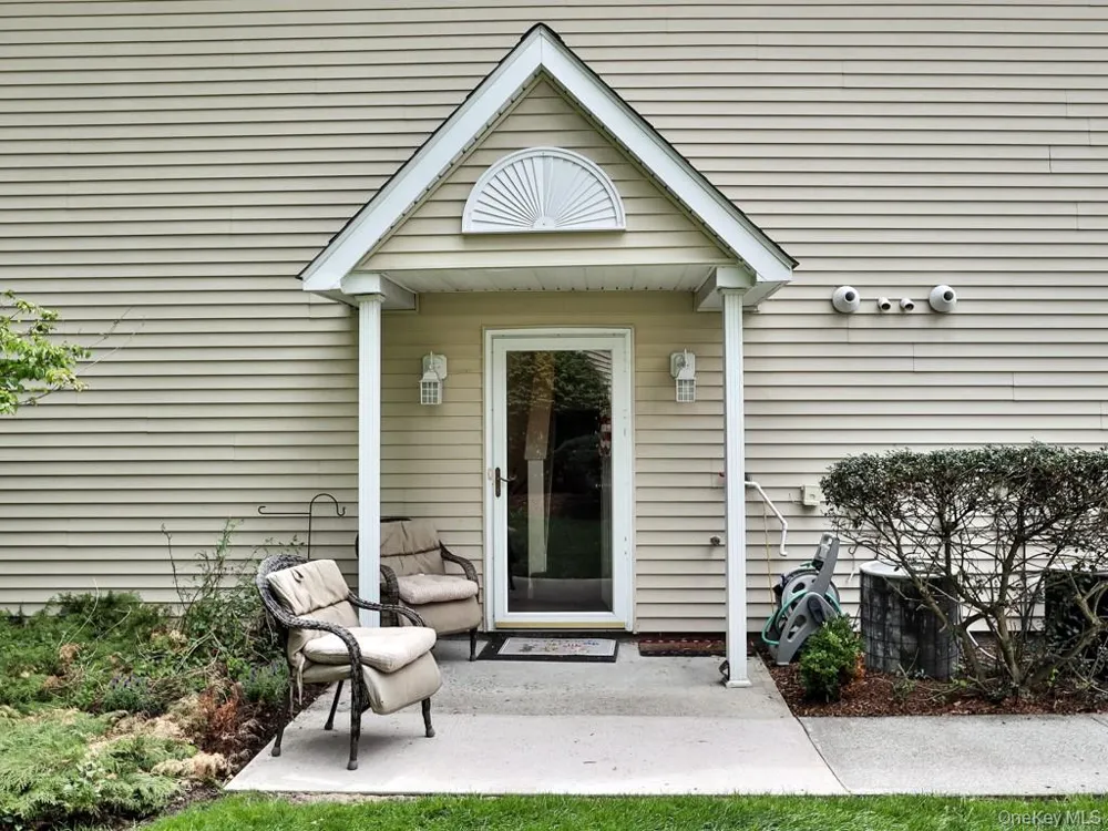 25 Village Cove Warwick, NY 10990