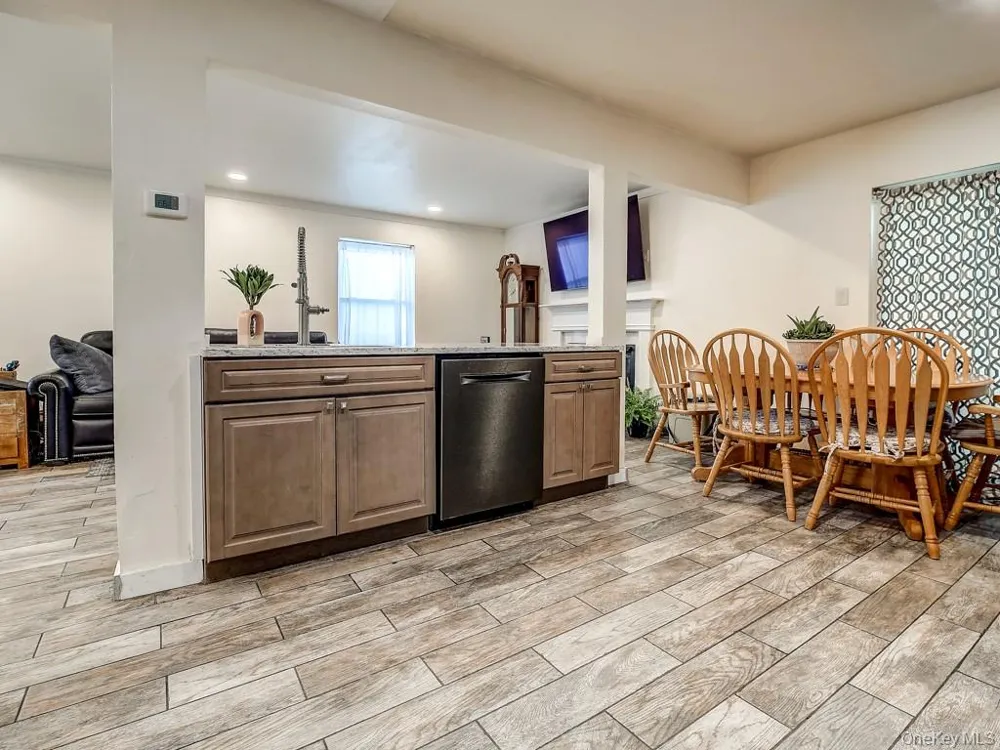 25 Village Cove Warwick, NY 10990