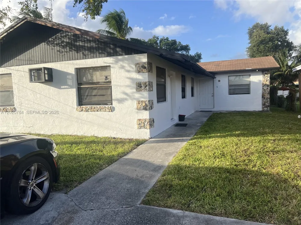 4809 SW 25th St West Park, FL 33023