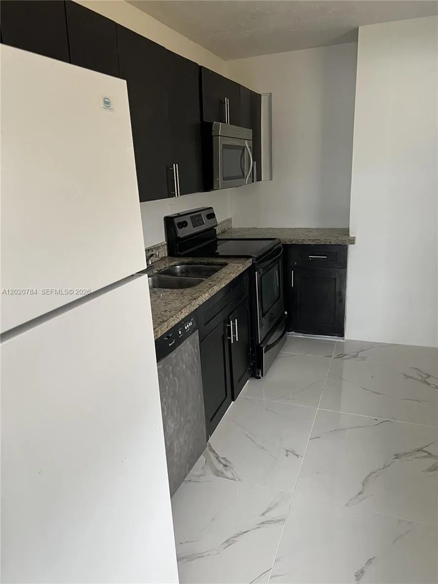 4809 SW 25th St West Park, FL 33023