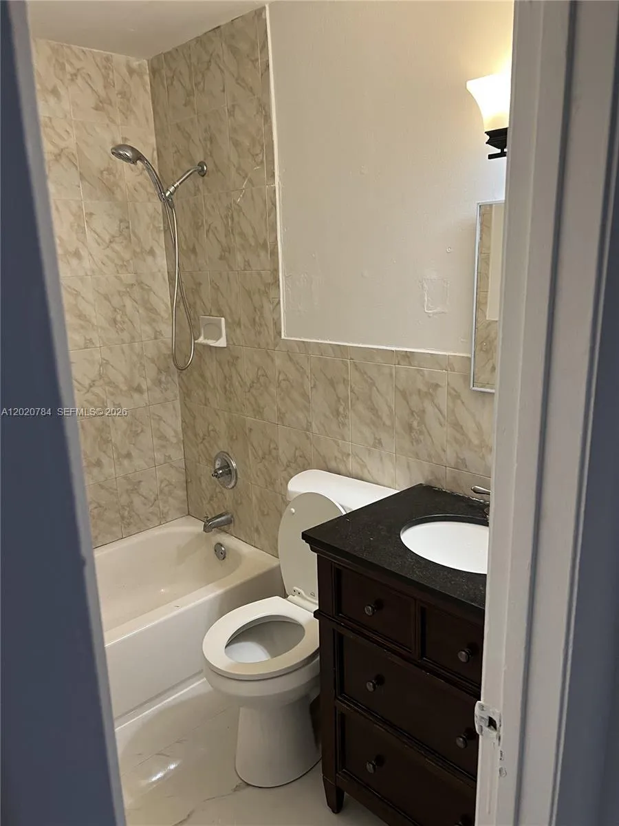 4809 SW 25th St West Park, FL 33023