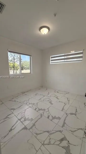 811 E 52nd St #101 Hialeah, FL 33013