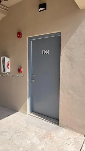 811 E 52nd St #101 Hialeah, FL 33013