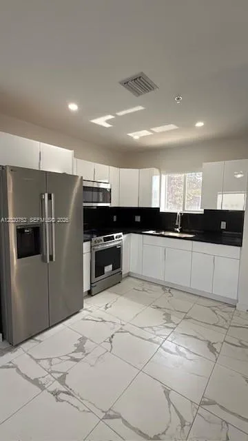 811 E 52nd St #101 Hialeah, FL 33013