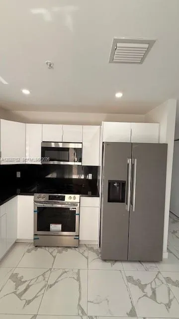 811 E 52nd St #101 Hialeah, FL 33013