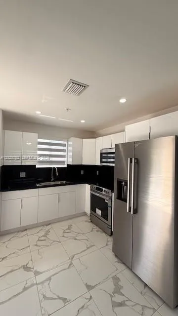 811 E 52nd St #101 Hialeah, FL 33013