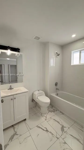 811 E 52nd St #101 Hialeah, FL 33013