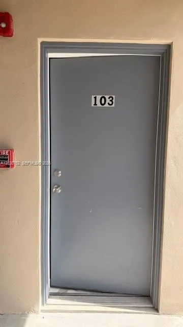 811 E 52nd St #101 Hialeah, FL 33013