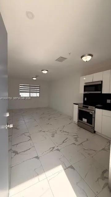 811 E 52nd St #101 Hialeah, FL 33013