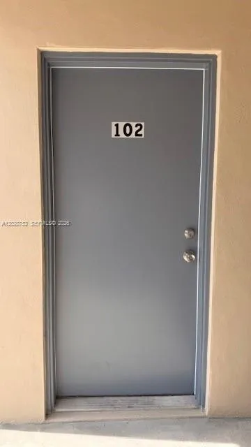 811 E 52nd St #101 Hialeah, FL 33013