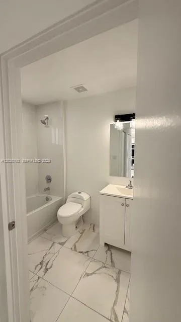 811 E 52nd St #101 Hialeah, FL 33013