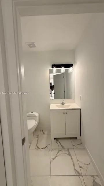 811 E 52nd St #101 Hialeah, FL 33013