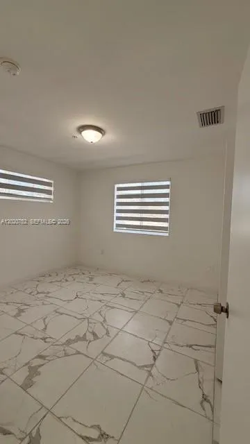 811 E 52nd St #101 Hialeah, FL 33013