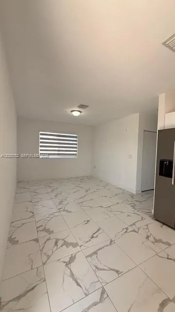 811 E 52nd St #101 Hialeah, FL 33013