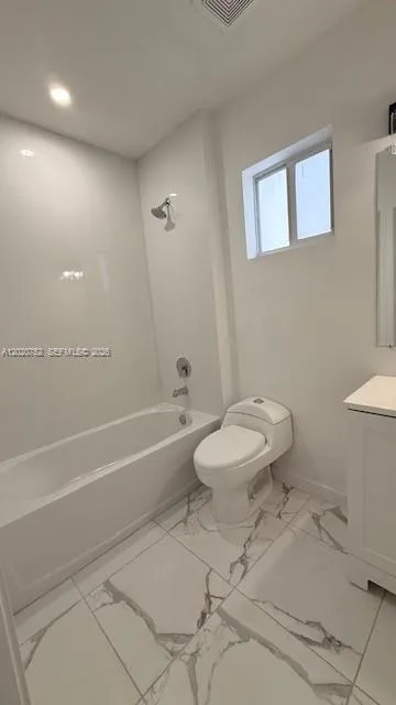 811 E 52nd St #101 Hialeah, FL 33013