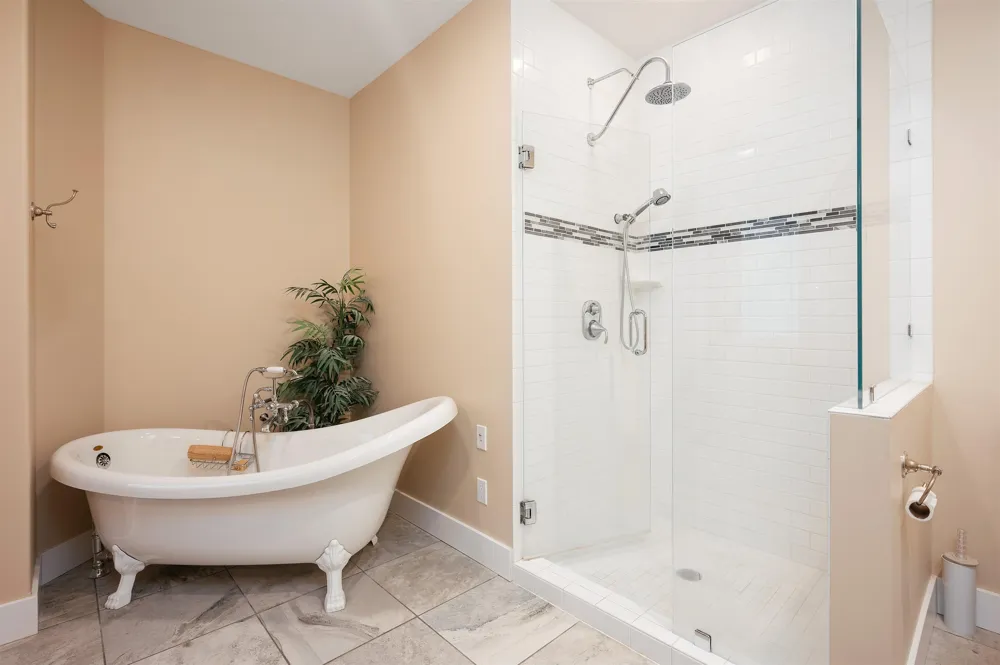 6860 Peninsula Drive Peninsula Township, MI 49686