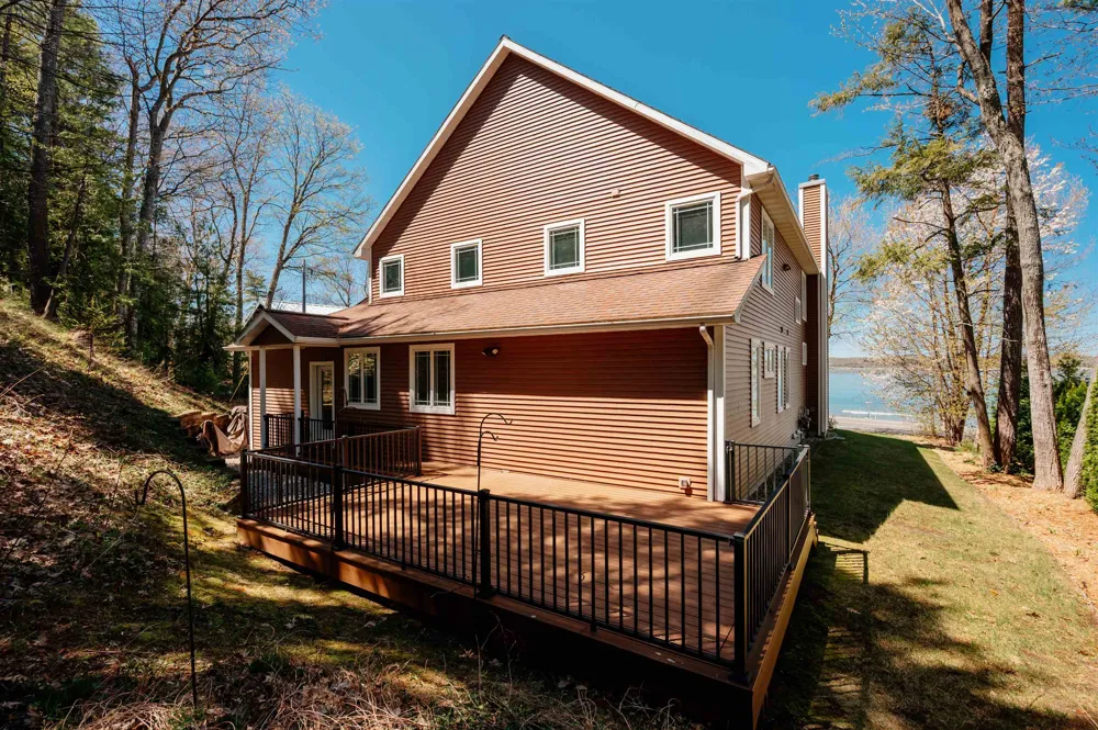 6860 Peninsula Drive Peninsula Township, MI 49686