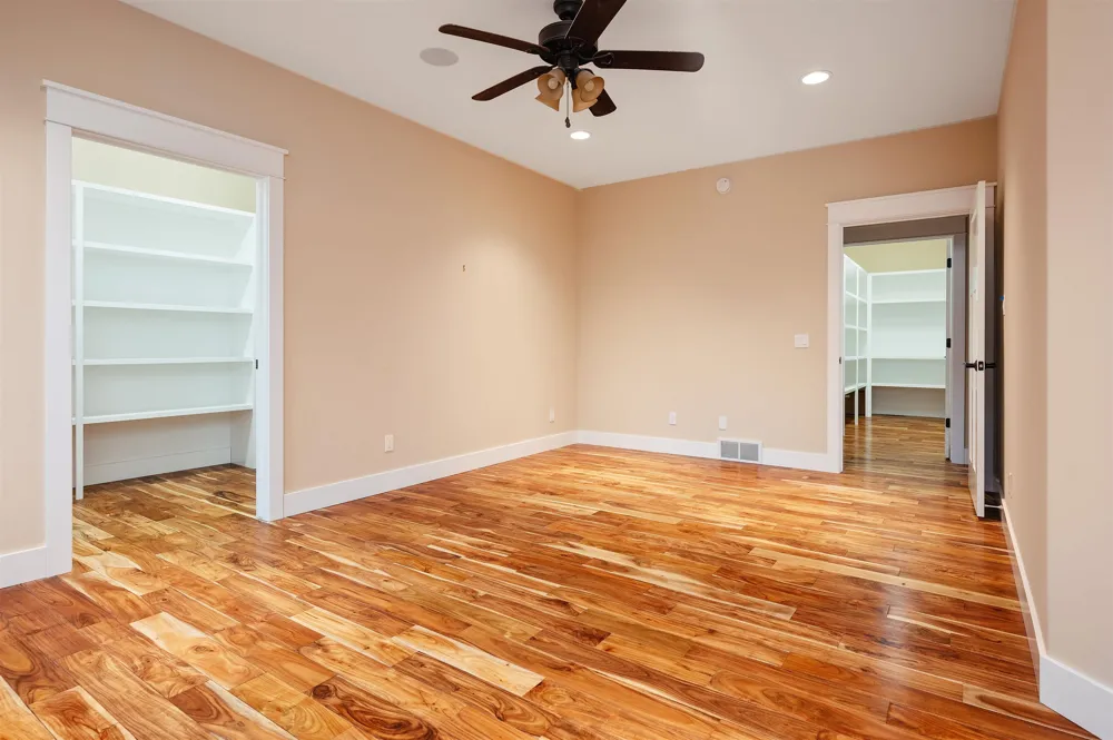 6860 Peninsula Drive Peninsula Township, MI 49686