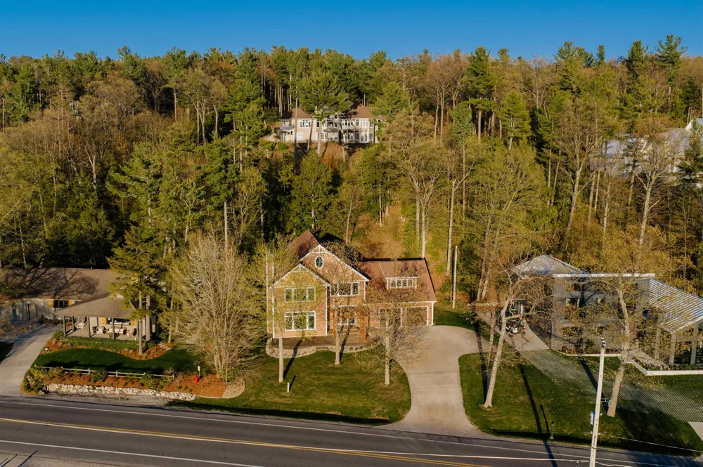 6860 Peninsula Drive Peninsula Township, MI 49686