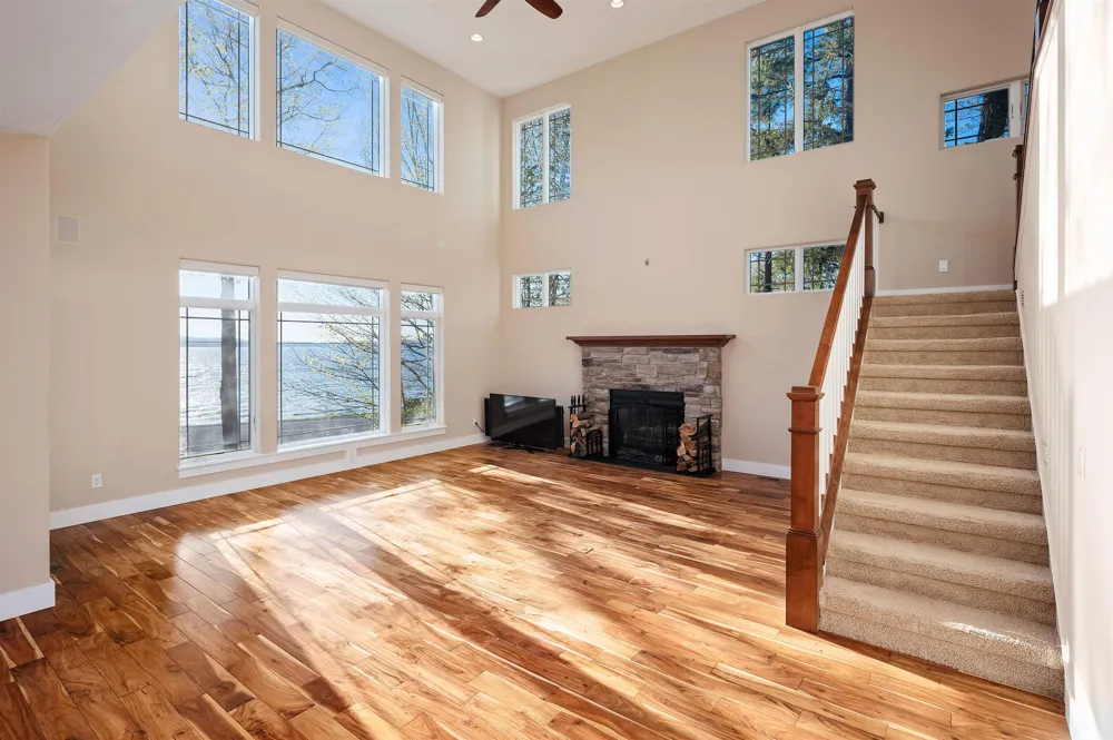 6860 Peninsula Drive Peninsula Township, MI 49686