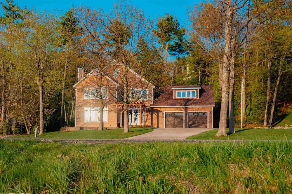 6860 Peninsula Drive Peninsula Township, MI 49686