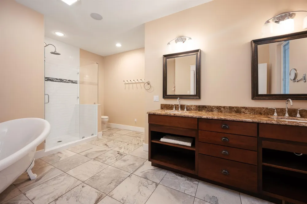 6860 Peninsula Drive Peninsula Township, MI 49686