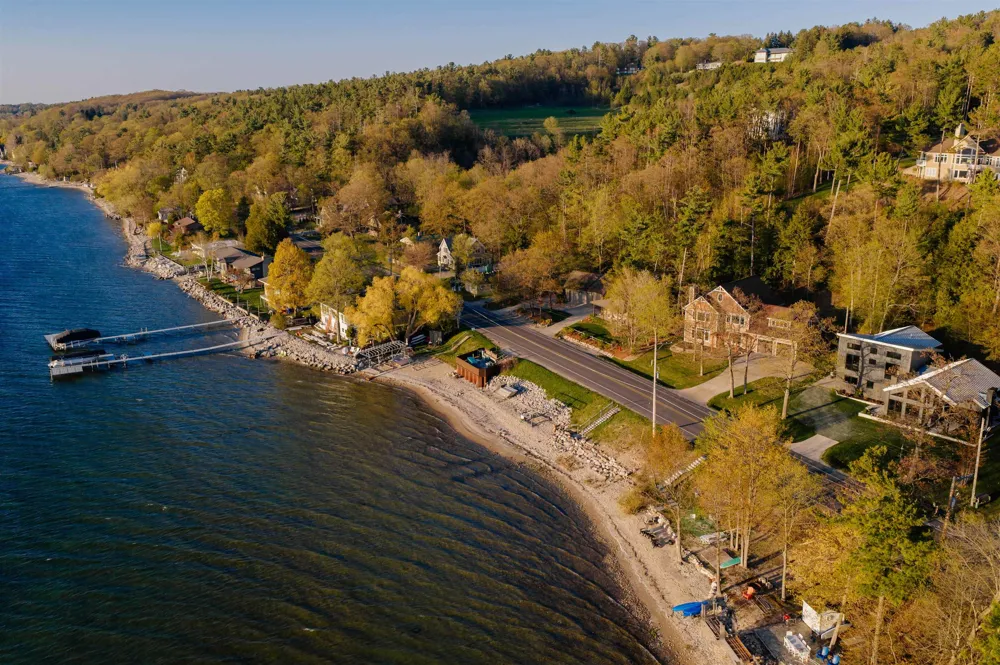 6860 Peninsula Drive Peninsula Township, MI 49686