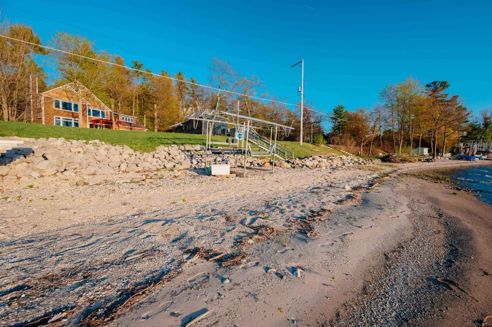 6860 Peninsula Drive Peninsula Township, MI 49686