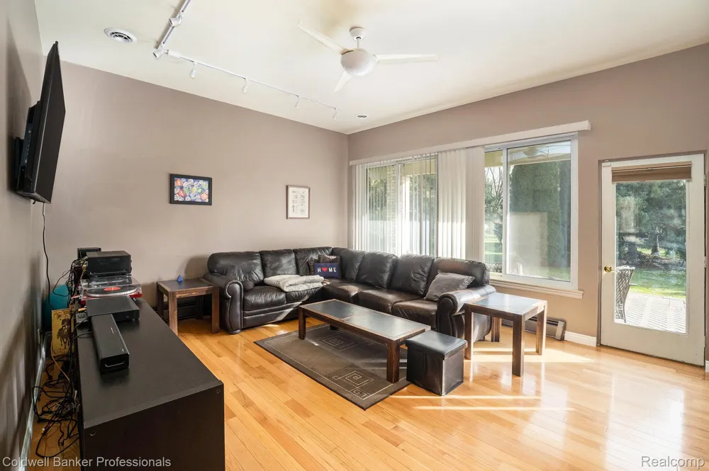 3972 Chevron Drive Highland Charter Township, MI 48356