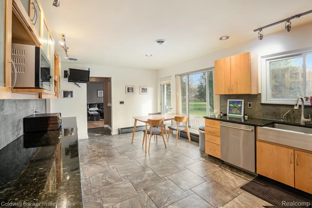 3972 Chevron Drive Highland Charter Township, MI 48356