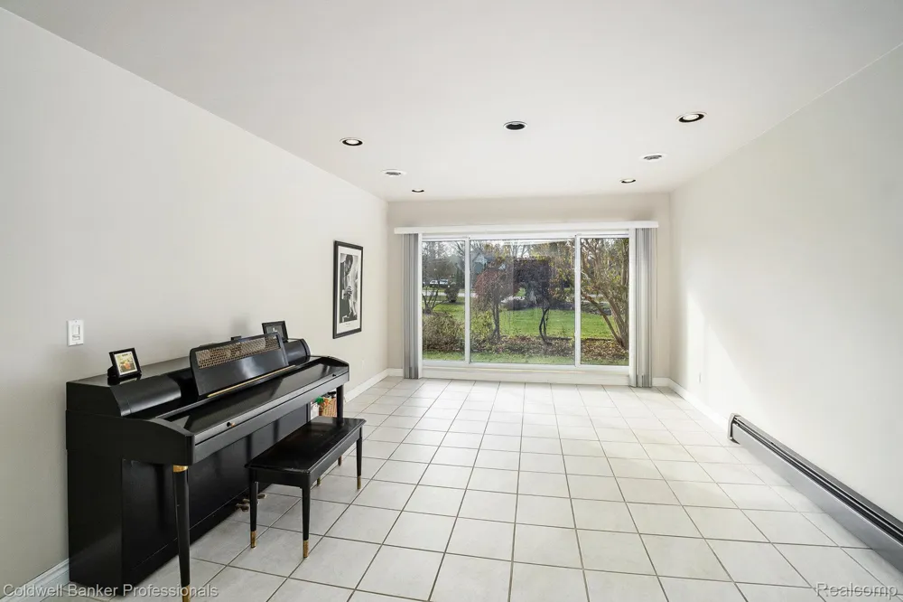 3972 Chevron Drive Highland Charter Township, MI 48356