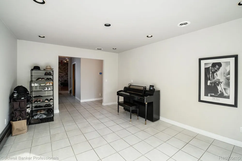 3972 Chevron Drive Highland Charter Township, MI 48356
