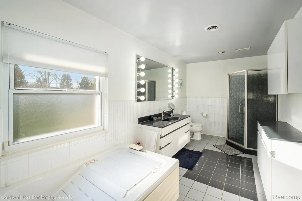 3972 Chevron Drive Highland Charter Township, MI 48356